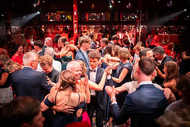 Abiball-Fotografie — Stimmung auf der Tanzfläche