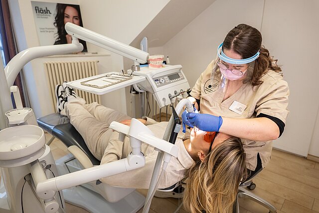 Behandlungssituation in der Praxis Dr. Klossok
